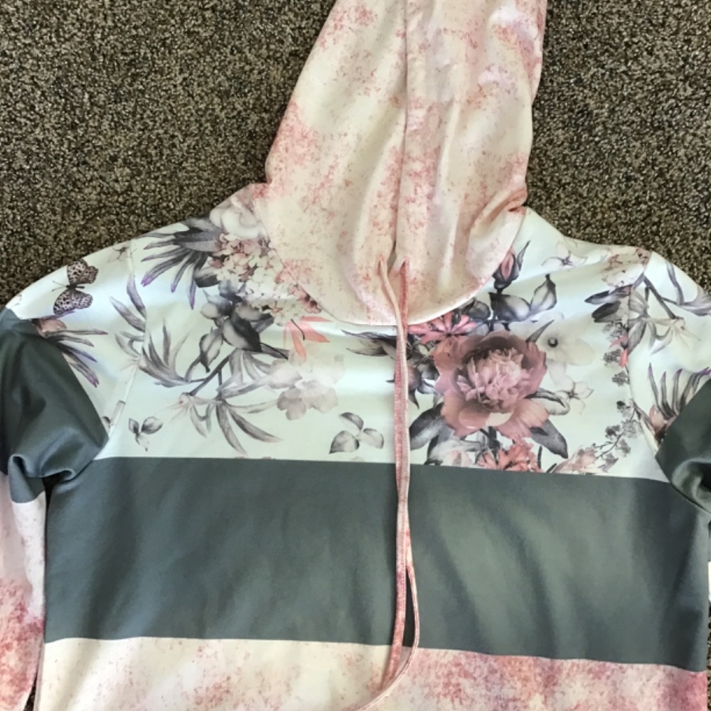 Super Cute “Exclusive” Lightweight Hoodie sweatshirt Sz L - Picture 3 of 7